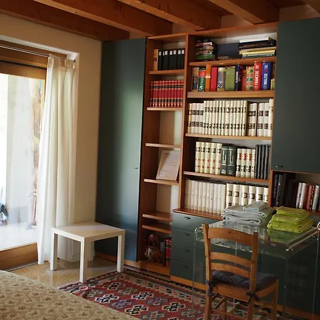 Il Giuggiolo كونيليانو